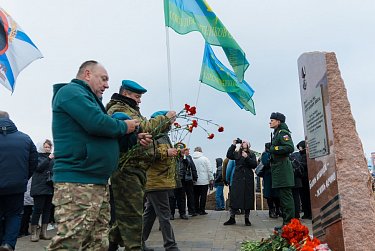В Оренбурге появилась стела памяти погибшим на СВО
